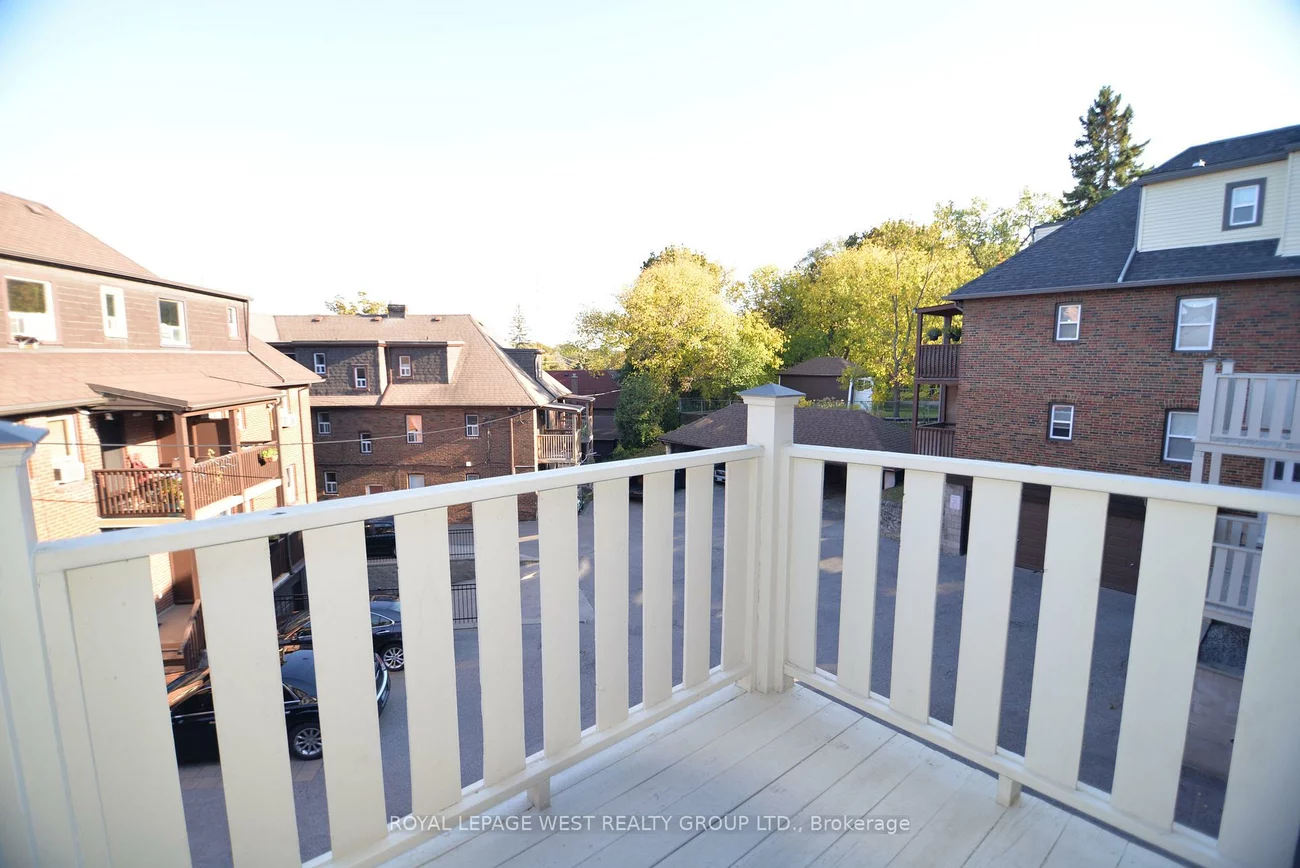 27, Mossom, High Park-Swansea, Toronto