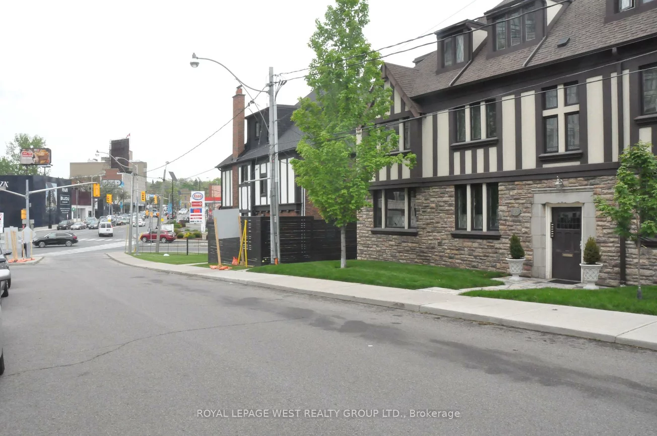27, Mossom, High Park-Swansea, Toronto