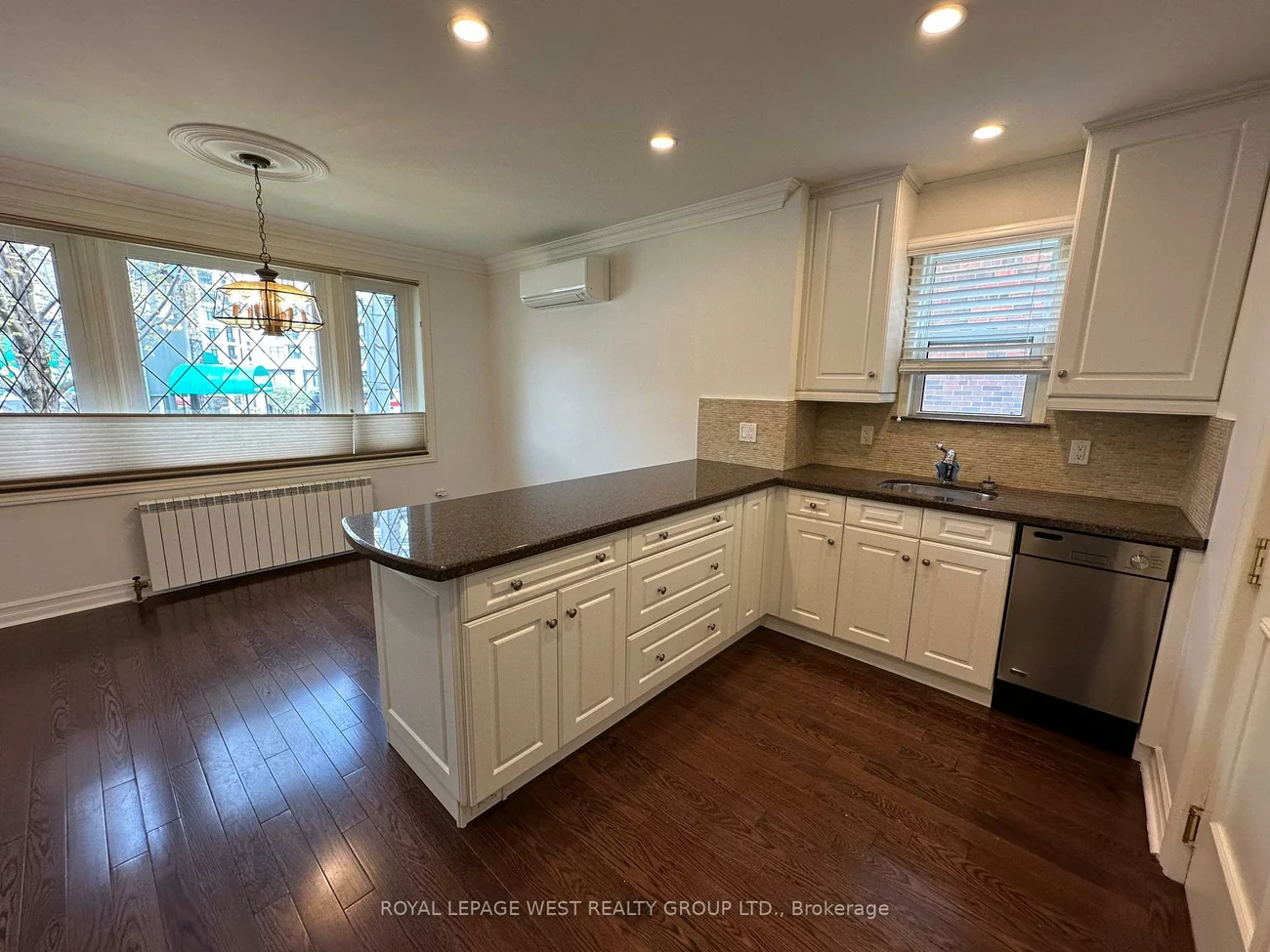 27, Mossom, High Park-Swansea, Toronto