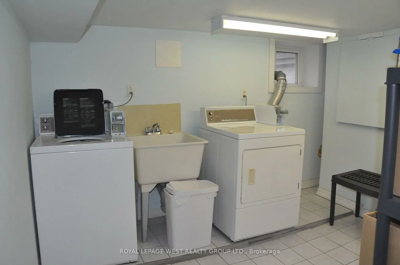 27, Mossom, High Park-Swansea, Toronto
