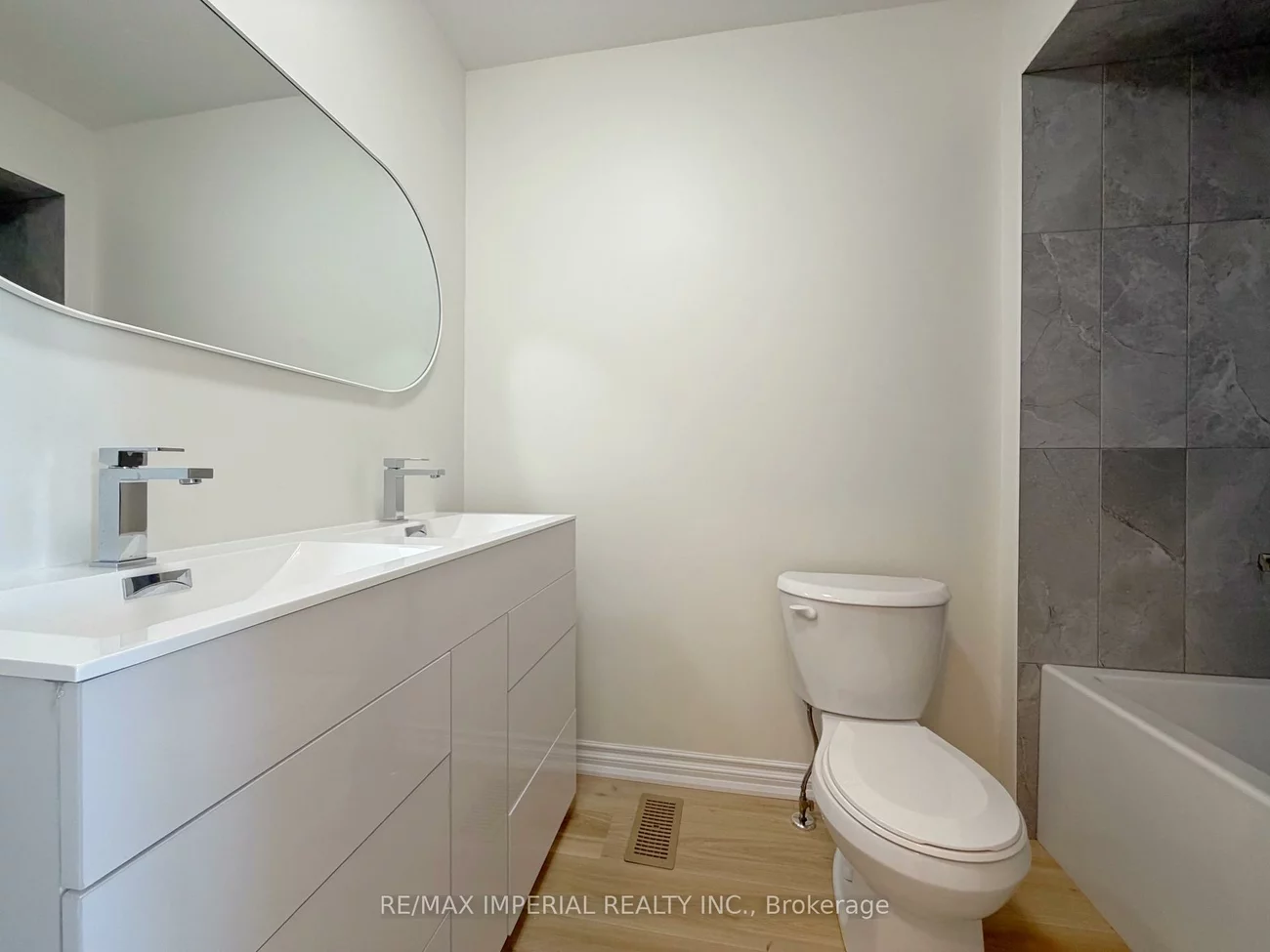 623-623A, The Queensway, Stonegate-Queensway, Toronto