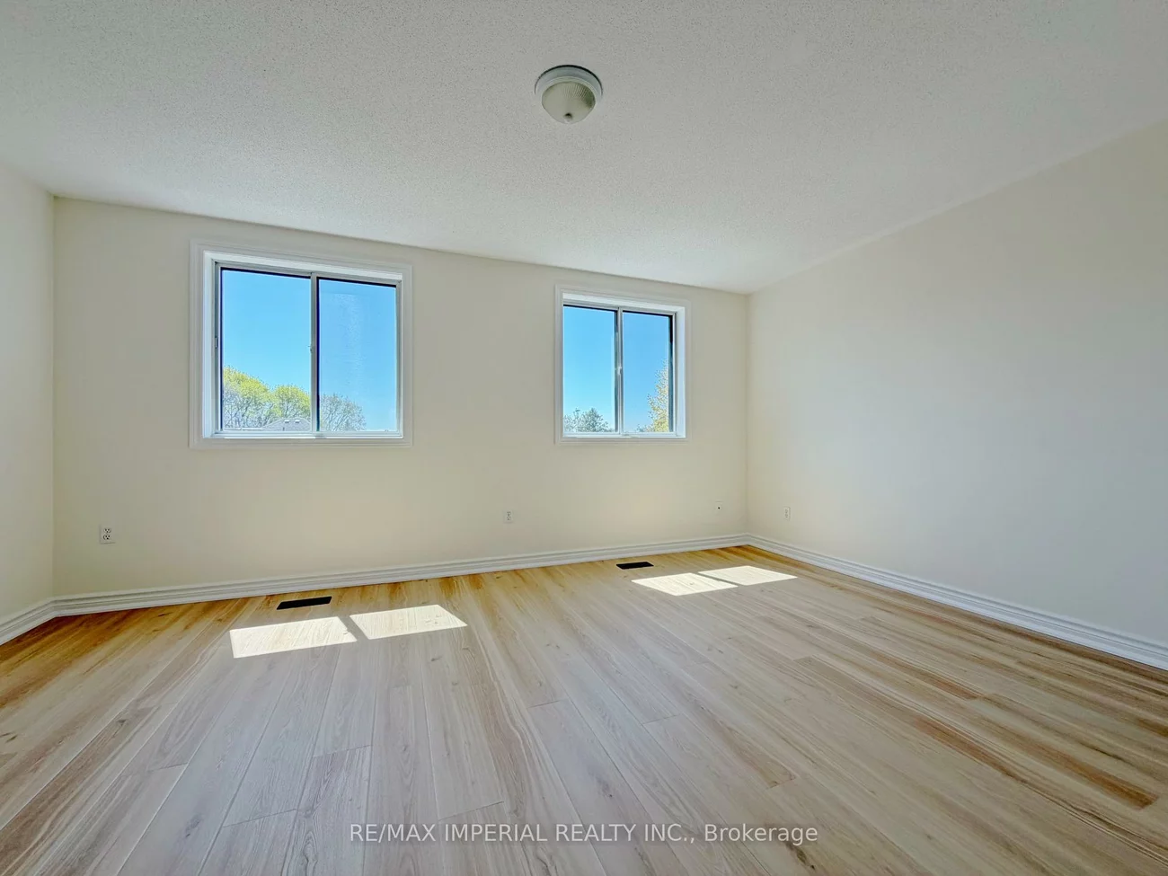 623-623A, The Queensway, Stonegate-Queensway, Toronto