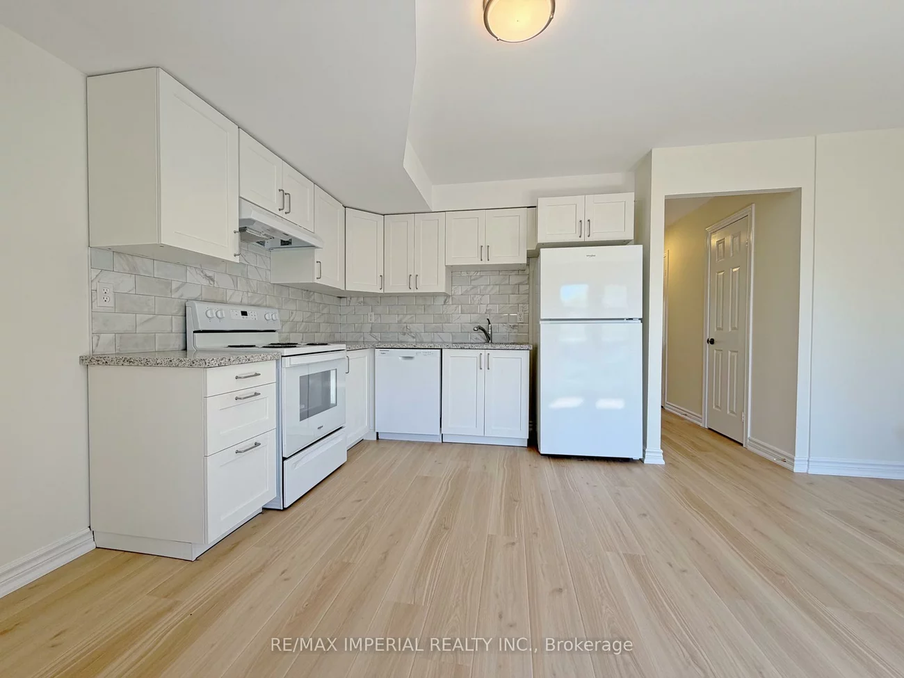 623-623A, The Queensway, Stonegate-Queensway, Toronto