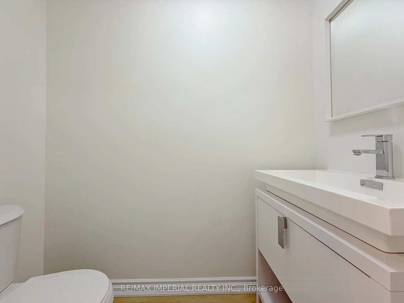 623-623A, The Queensway, Stonegate-Queensway, Toronto