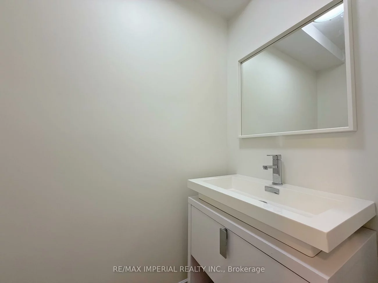 623-623A, The Queensway, Stonegate-Queensway, Toronto