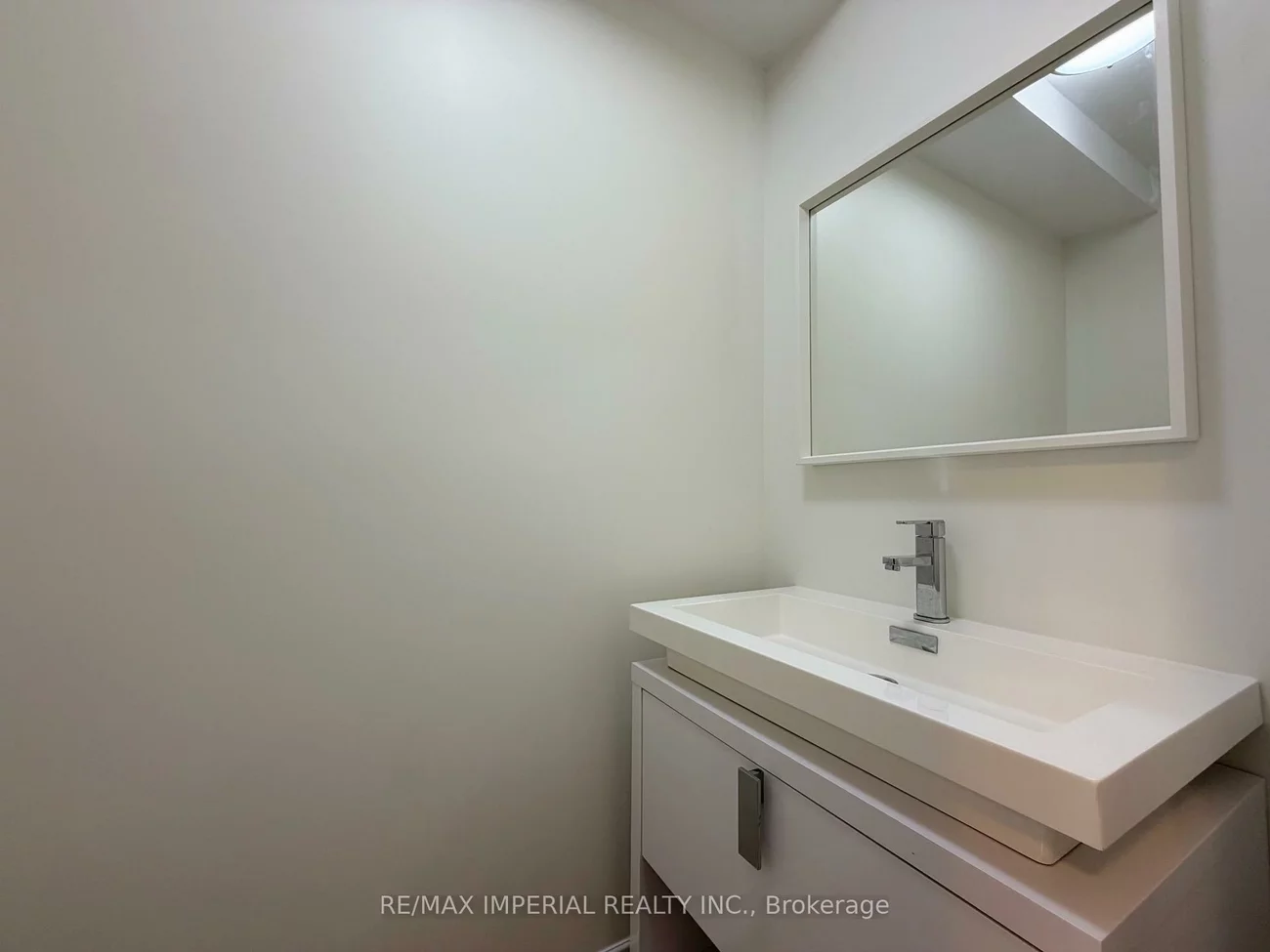 623-623A, The Queensway, Stonegate-Queensway, Toronto