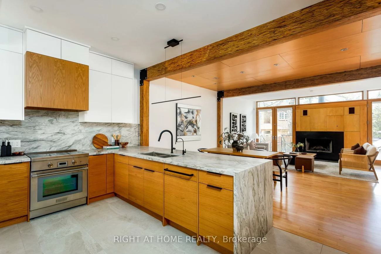 16, Marquis, Kingsway South, Toronto