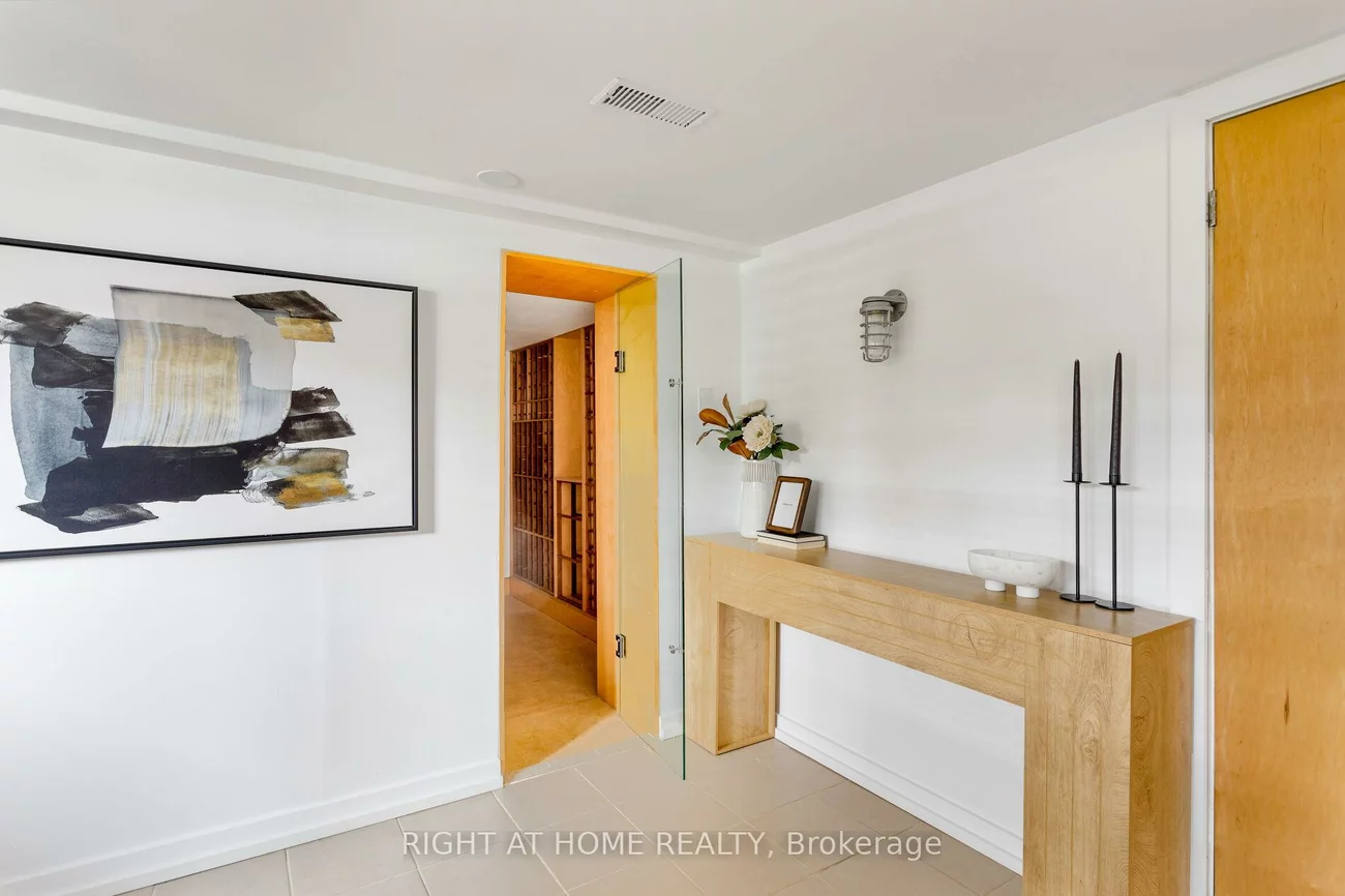 16, Marquis, Kingsway South, Toronto