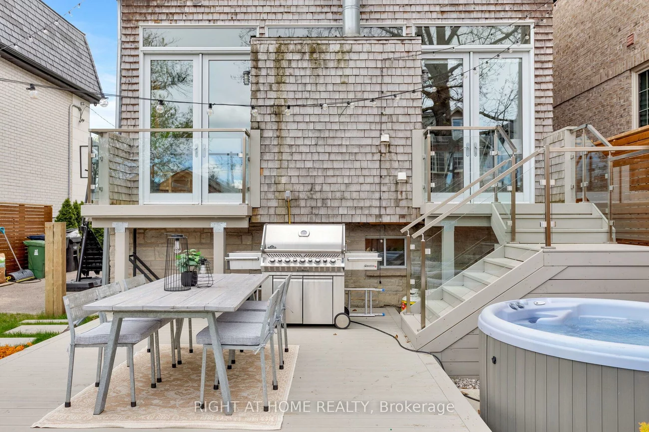 16, Marquis, Kingsway South, Toronto