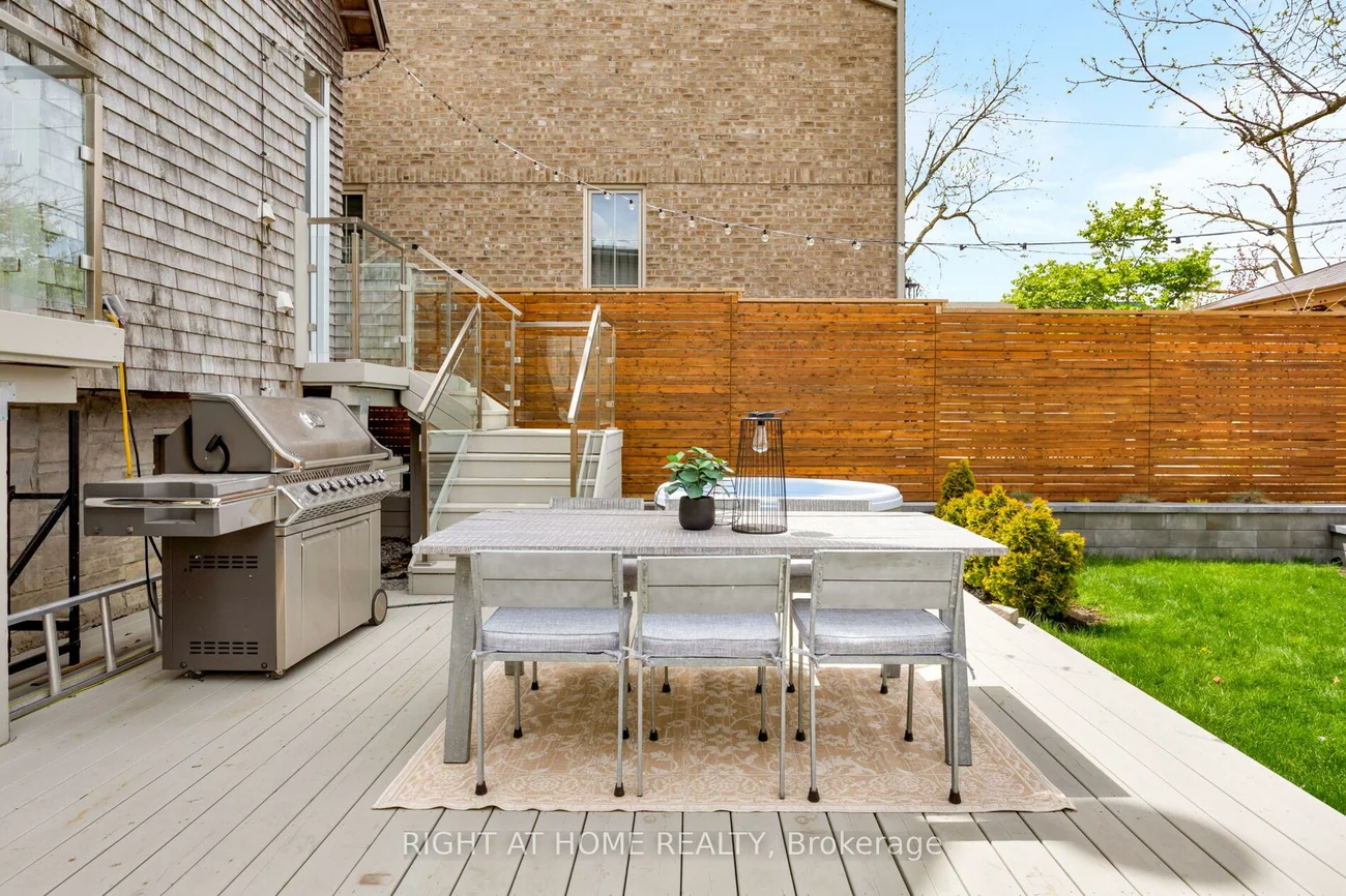 16, Marquis, Kingsway South, Toronto