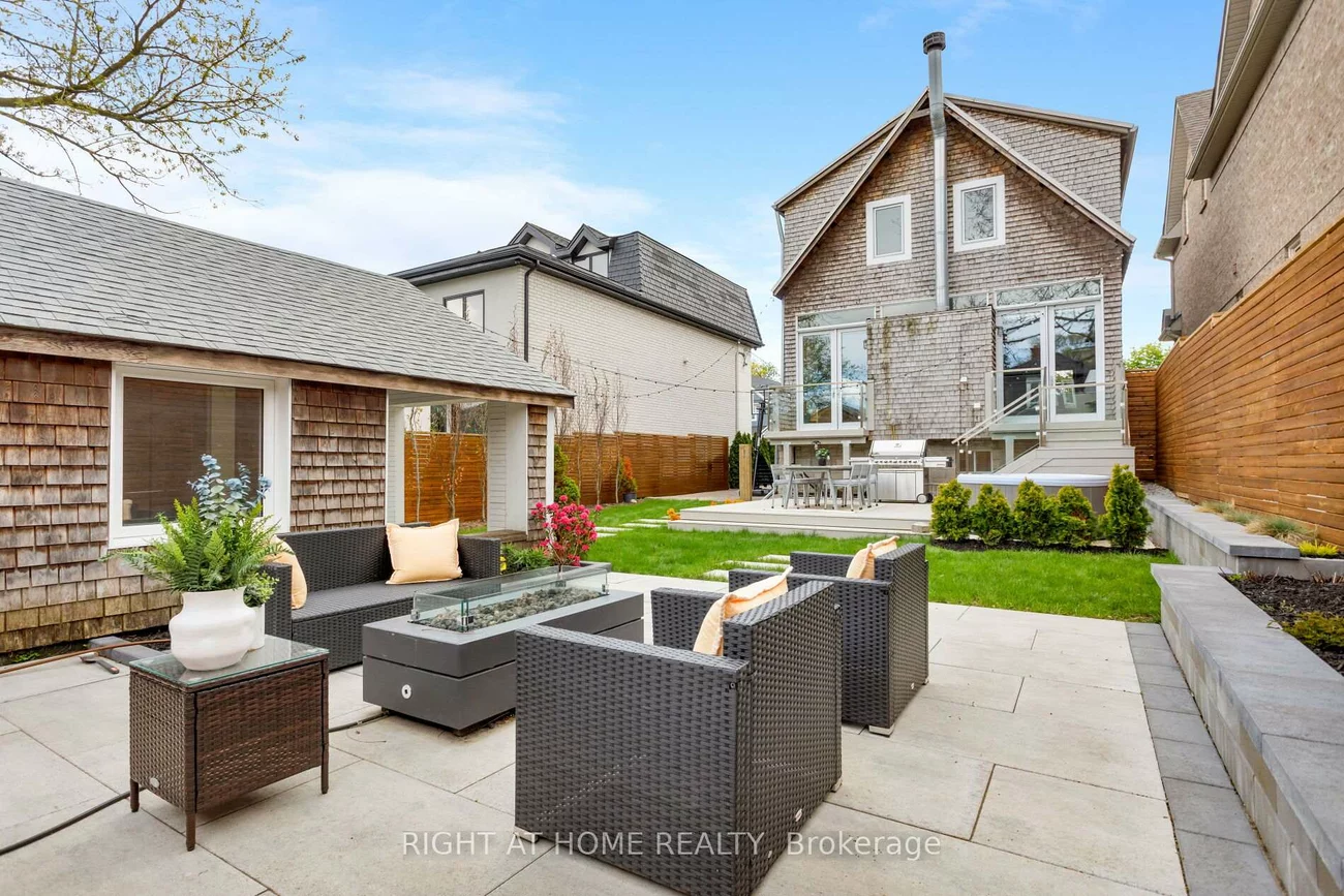 16, Marquis, Kingsway South, Toronto