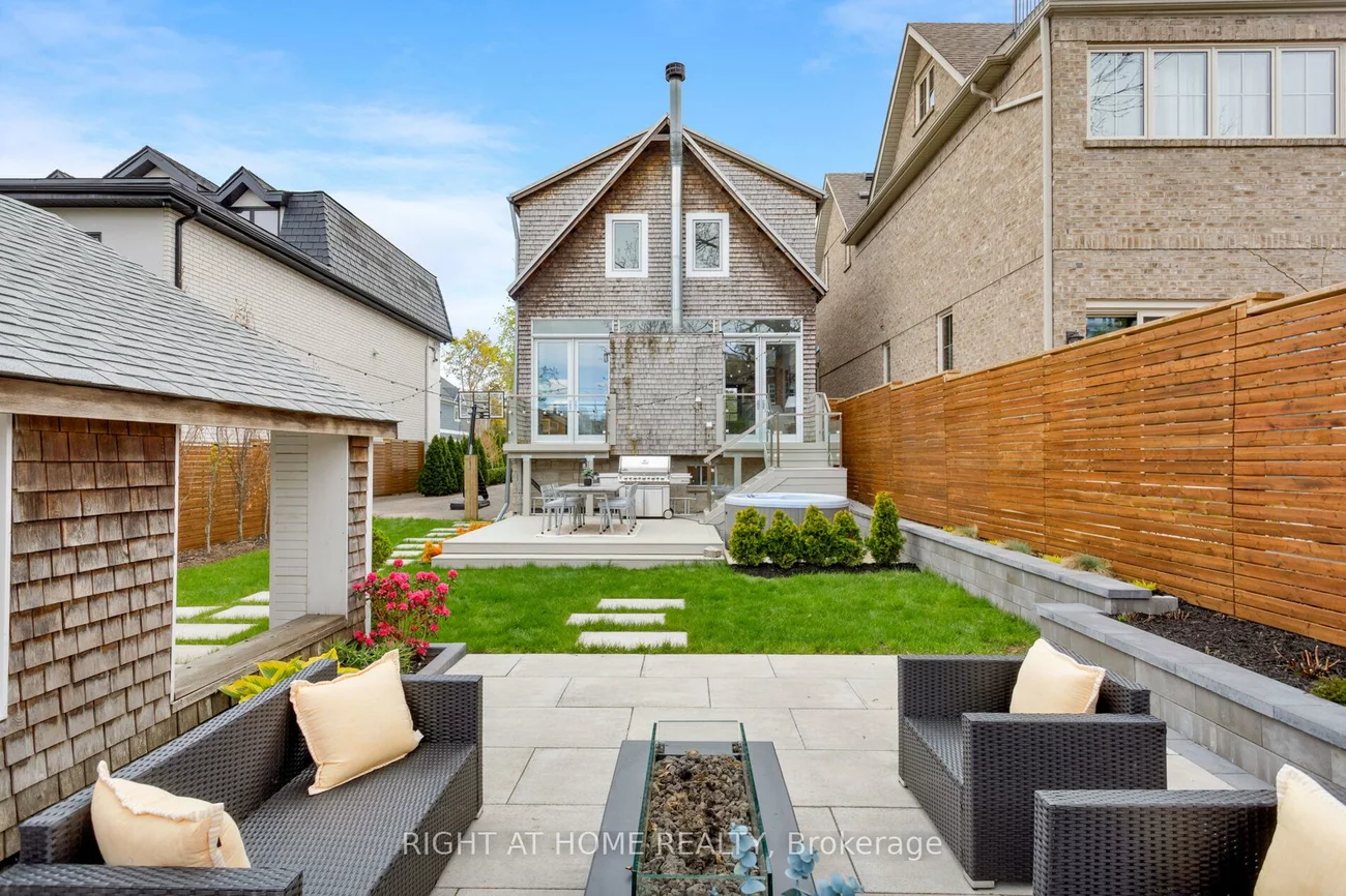 16, Marquis, Kingsway South, Toronto