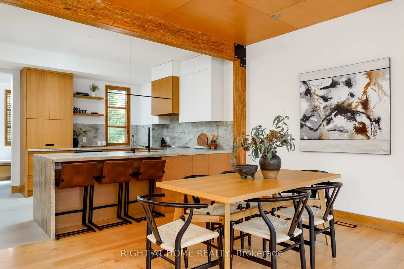 16, Marquis, Kingsway South, Toronto