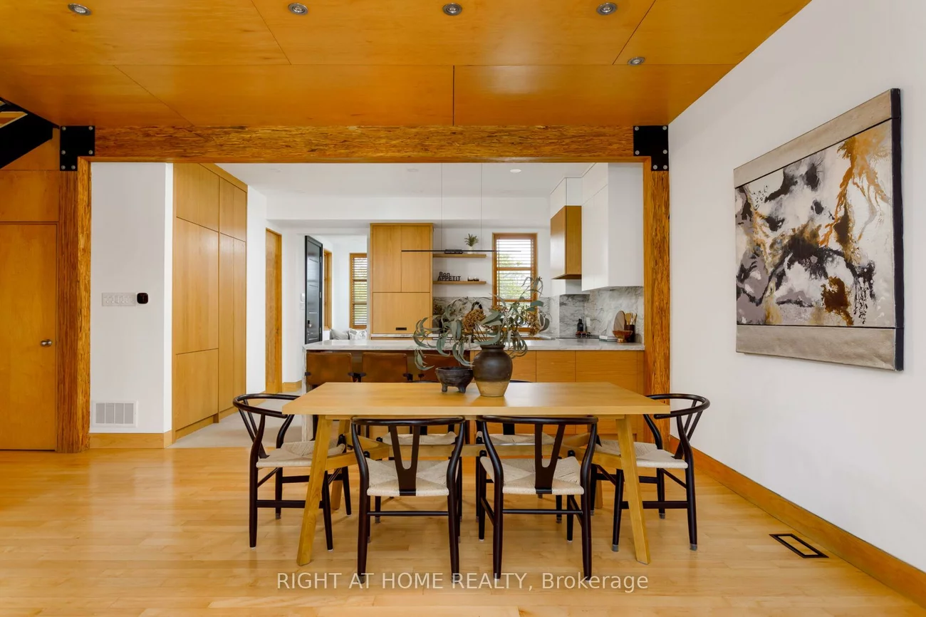16, Marquis, Kingsway South, Toronto