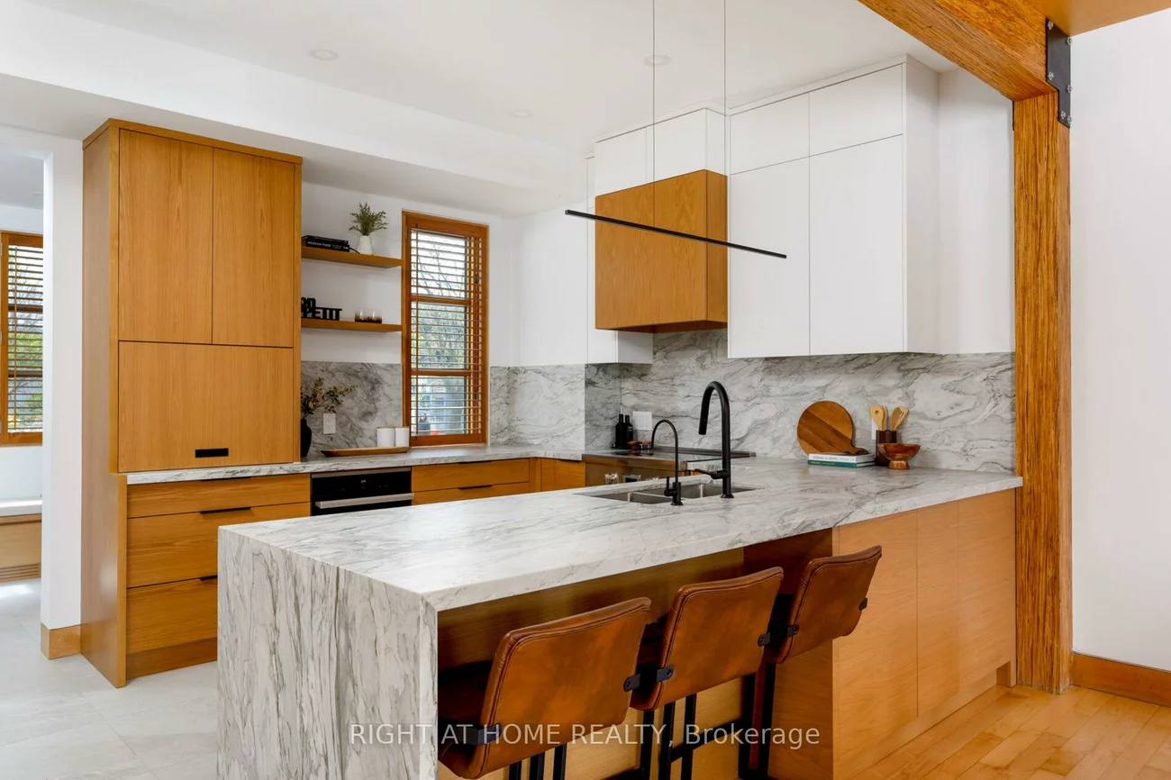 16, Marquis, Kingsway South, Toronto