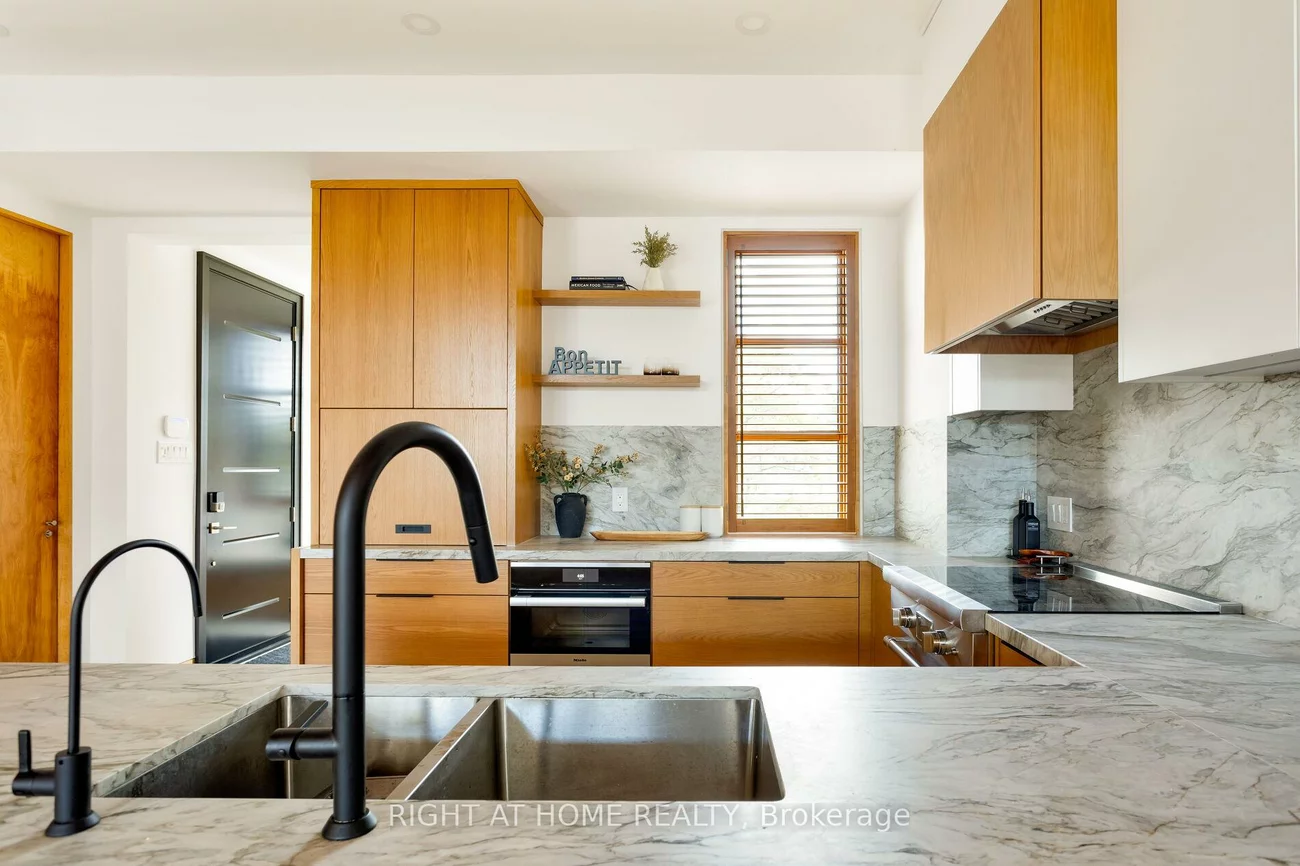 16, Marquis, Kingsway South, Toronto
