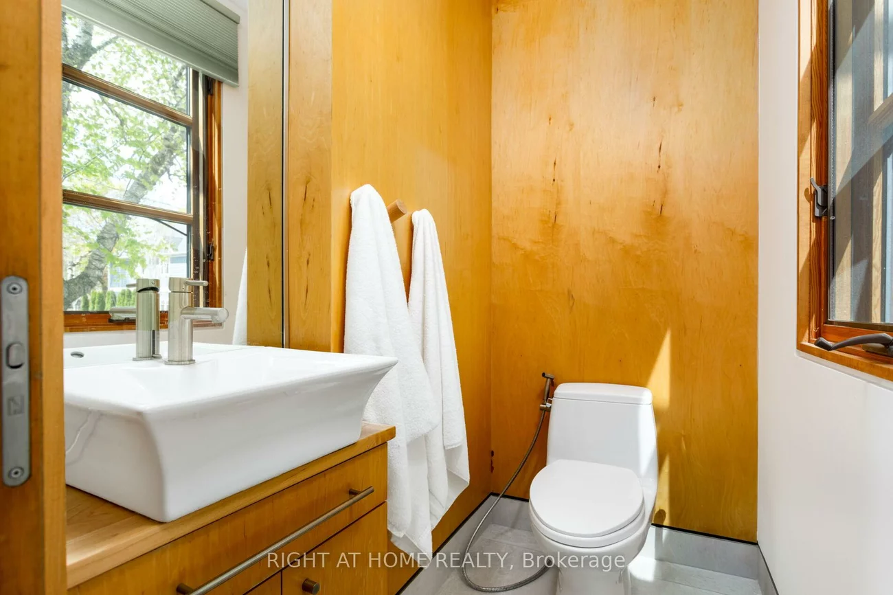 16, Marquis, Kingsway South, Toronto