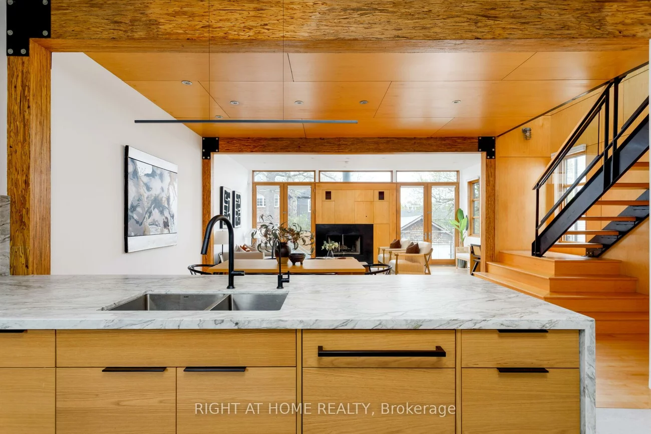 16, Marquis, Kingsway South, Toronto