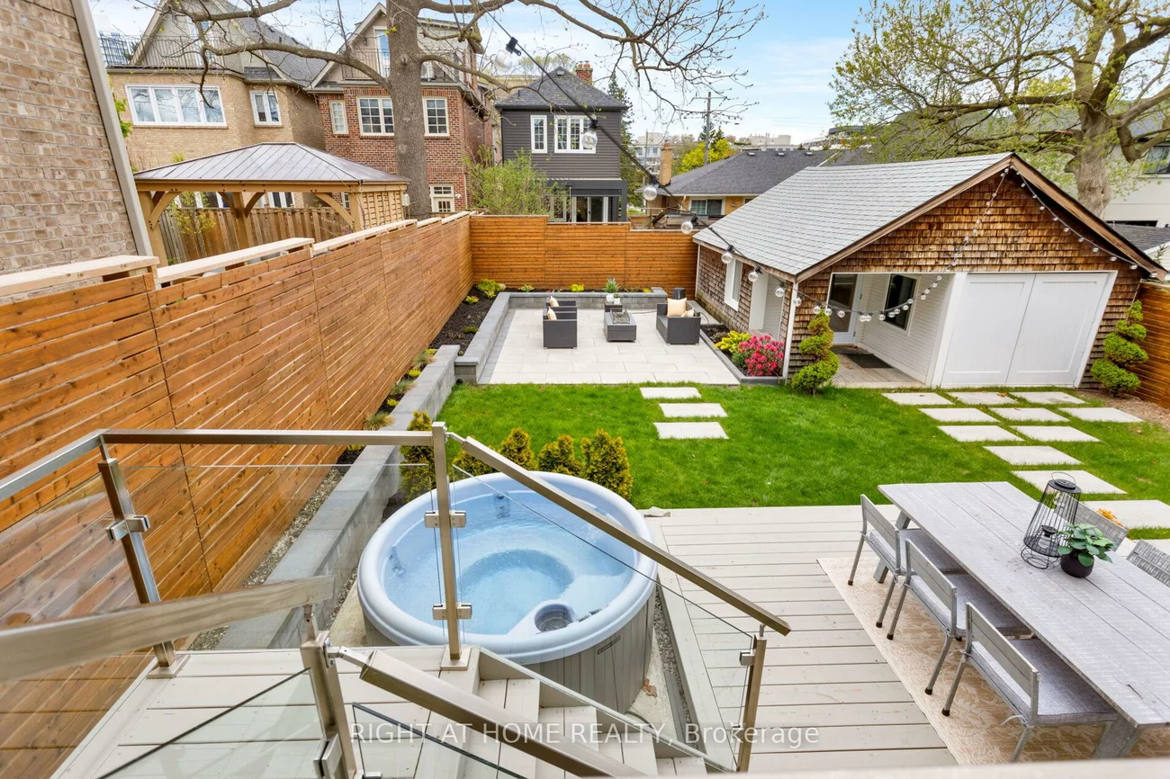 16, Marquis, Kingsway South, Toronto