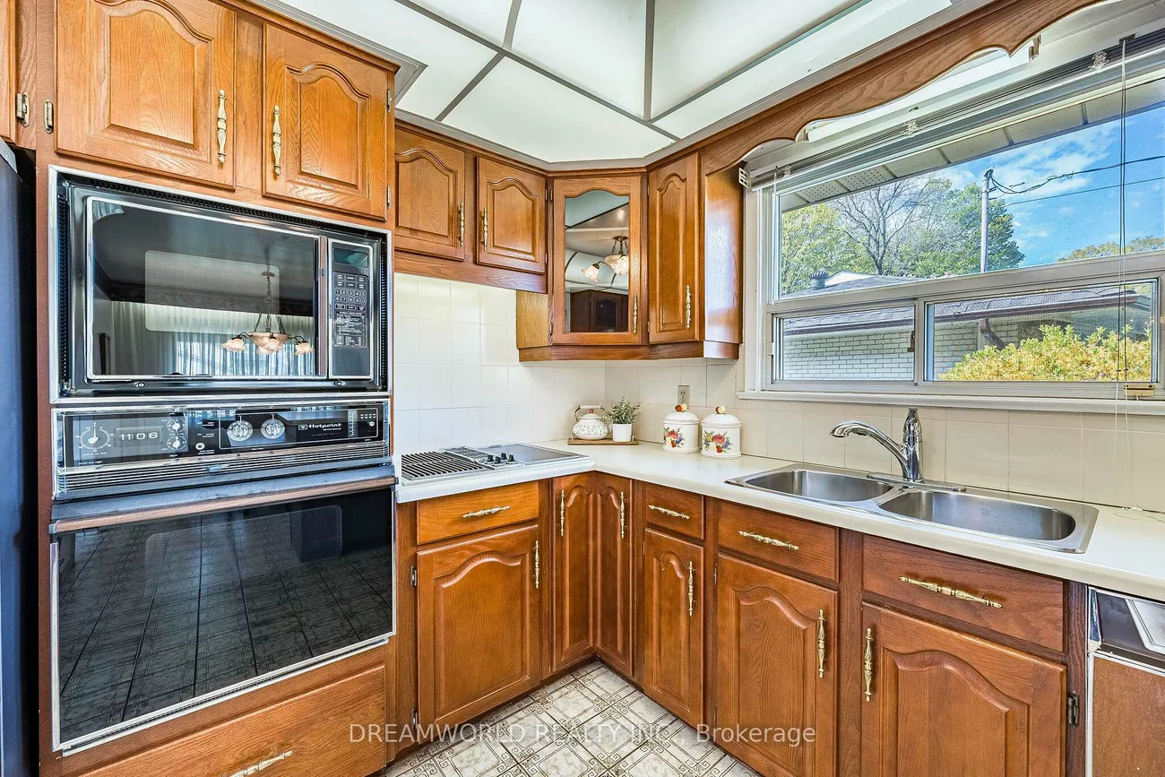 169, Grandravine, York University Heights, Toronto