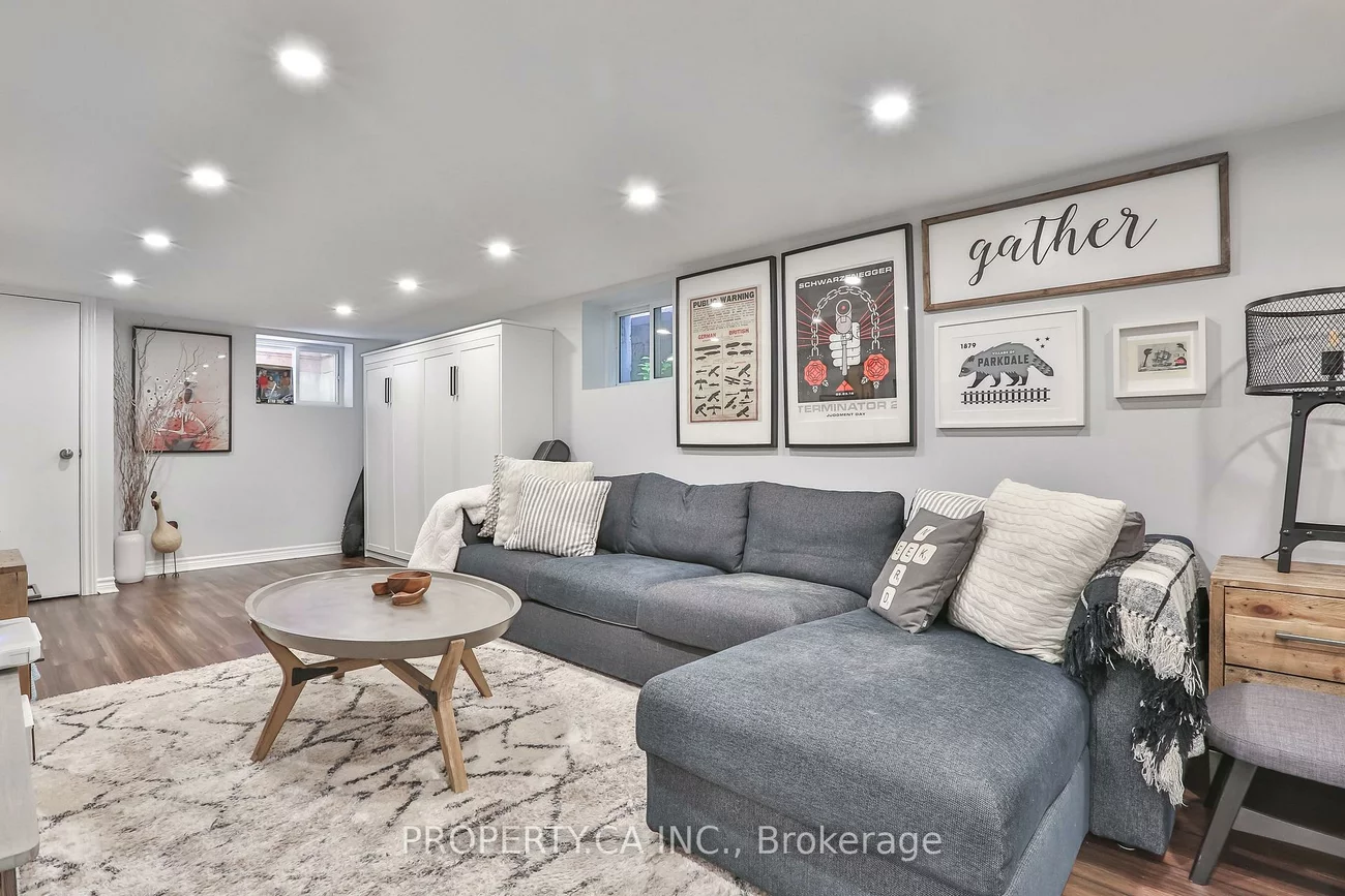 29, Oakfield, Stonegate-Queensway, Toronto