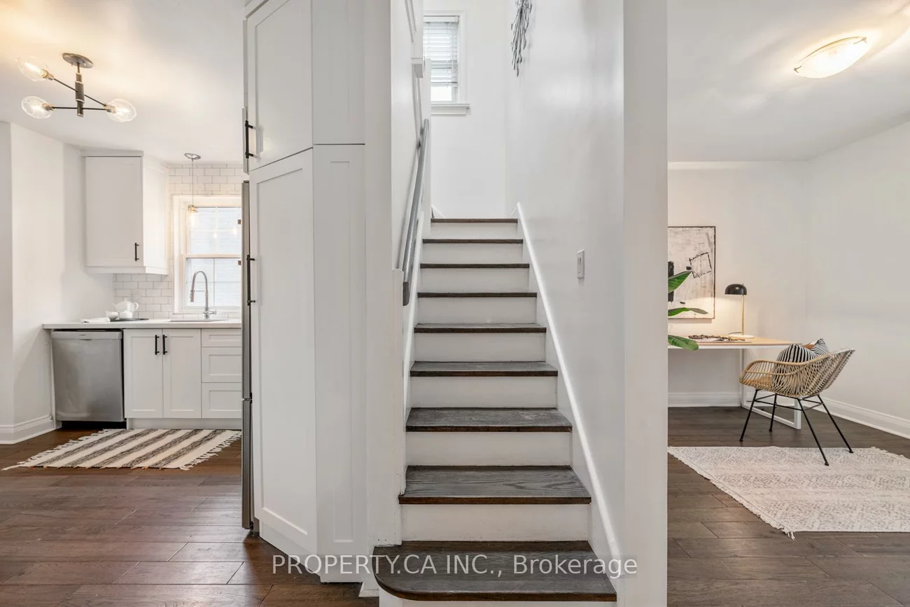 29, Oakfield, Stonegate-Queensway, Toronto