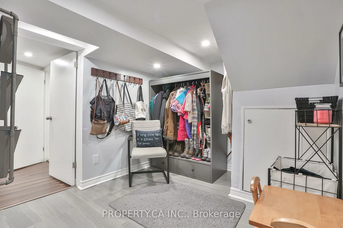 29, Oakfield, Stonegate-Queensway, Toronto