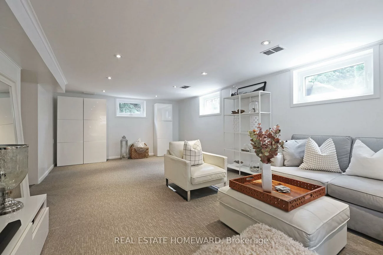 49, Greenfield, Islington-City Centre West, Toronto