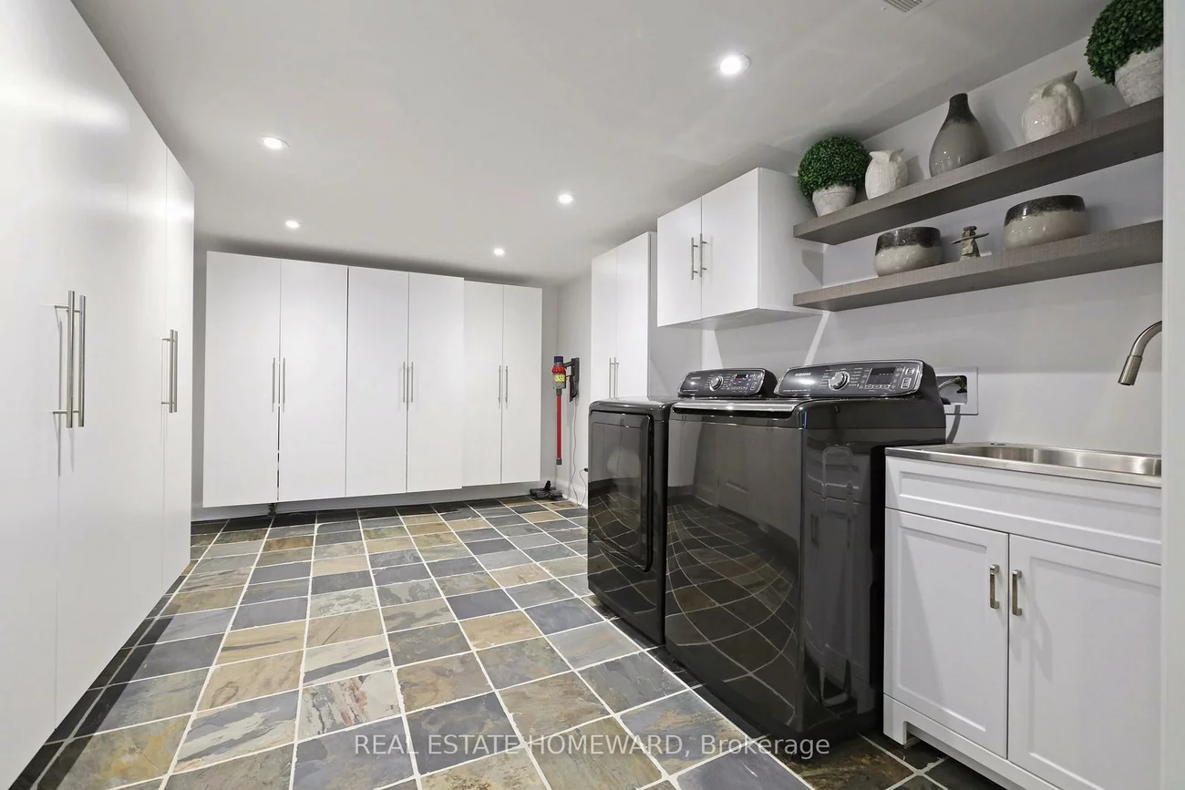 49, Greenfield, Islington-City Centre West, Toronto