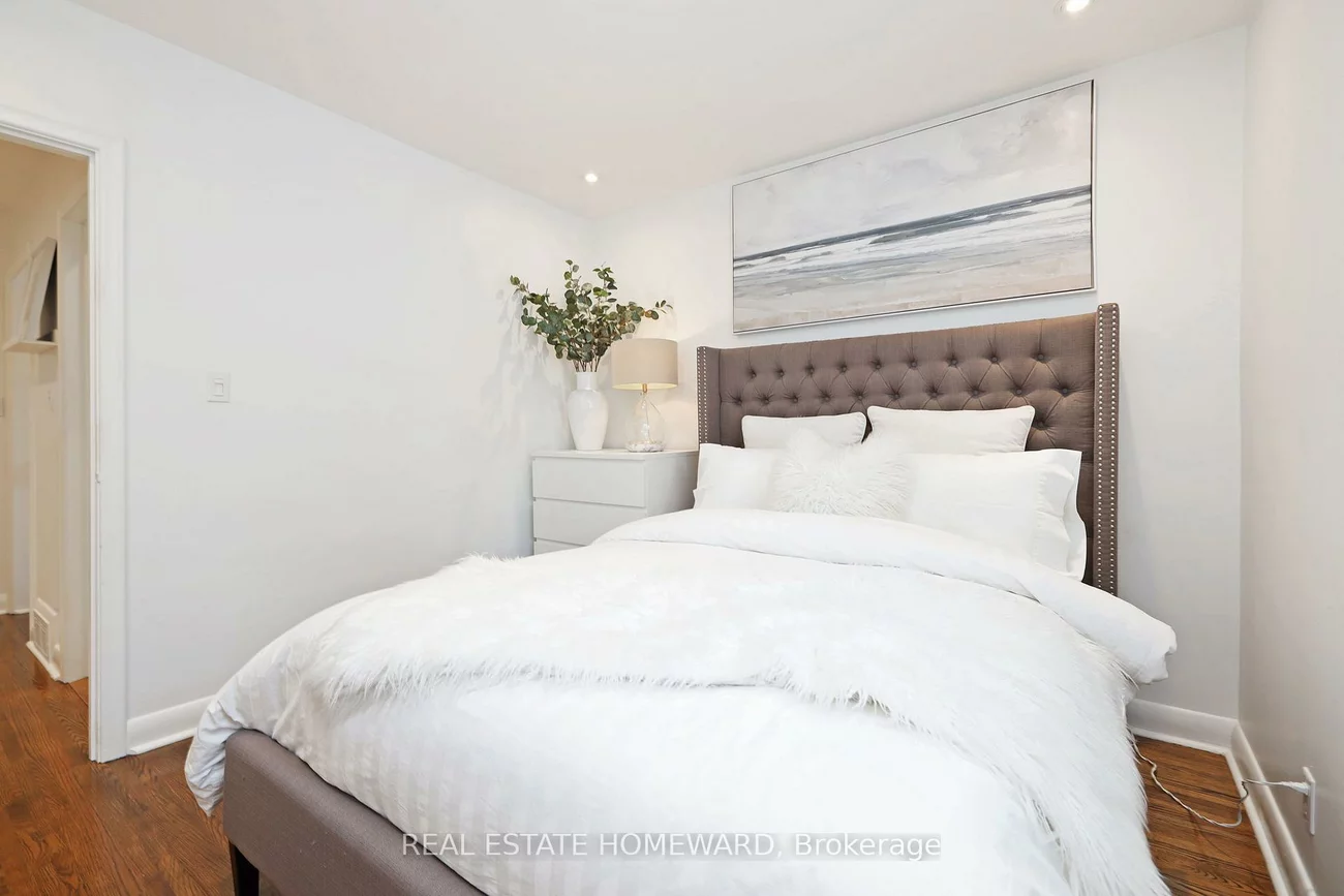 49, Greenfield, Islington-City Centre West, Toronto