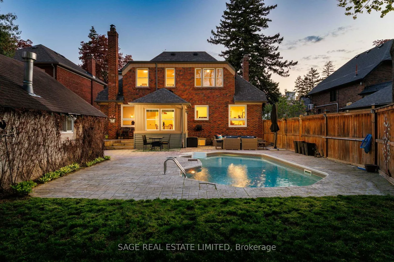 25, Cliveden, Stonegate-Queensway, Toronto