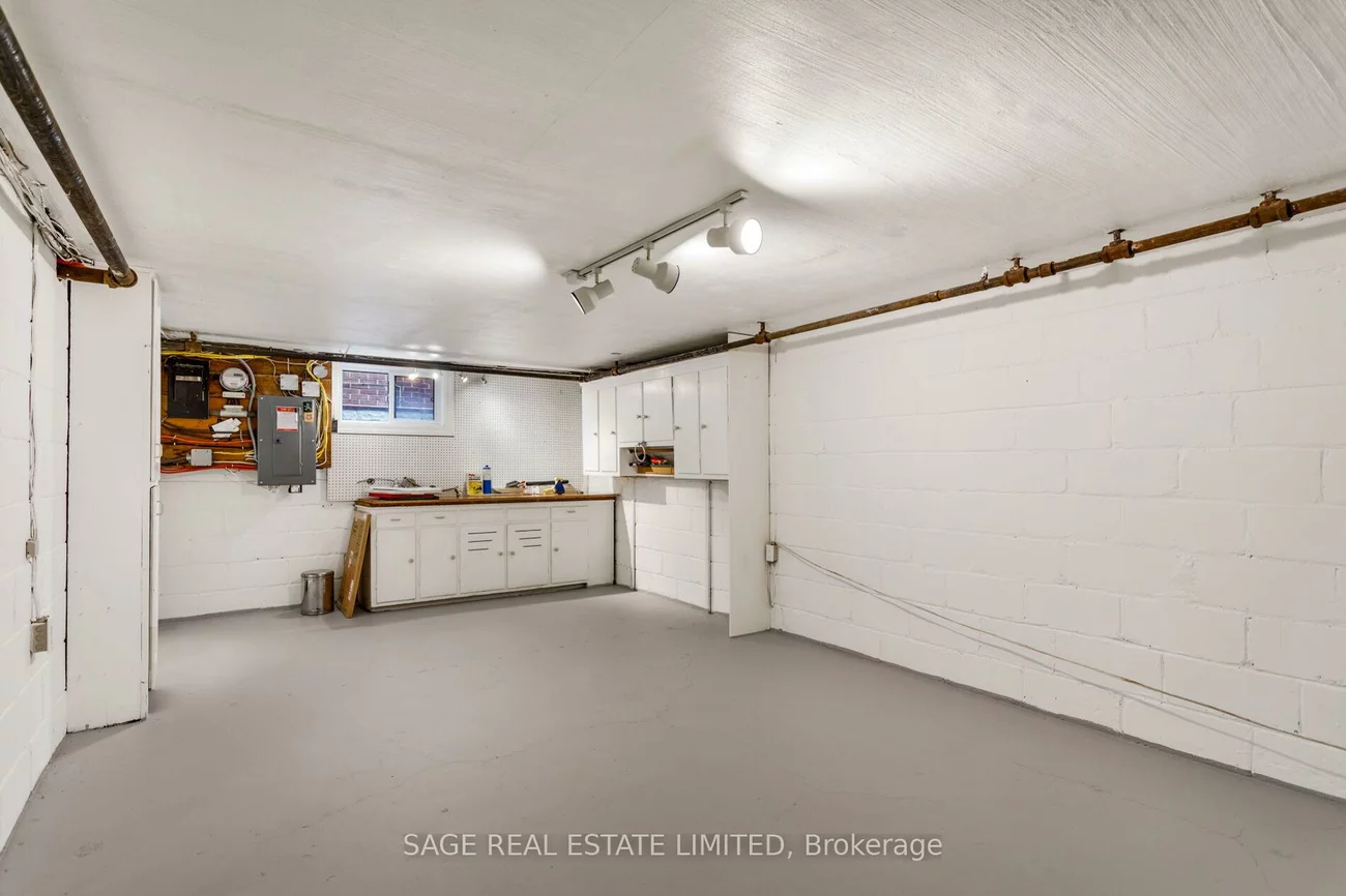 25, Cliveden, Stonegate-Queensway, Toronto