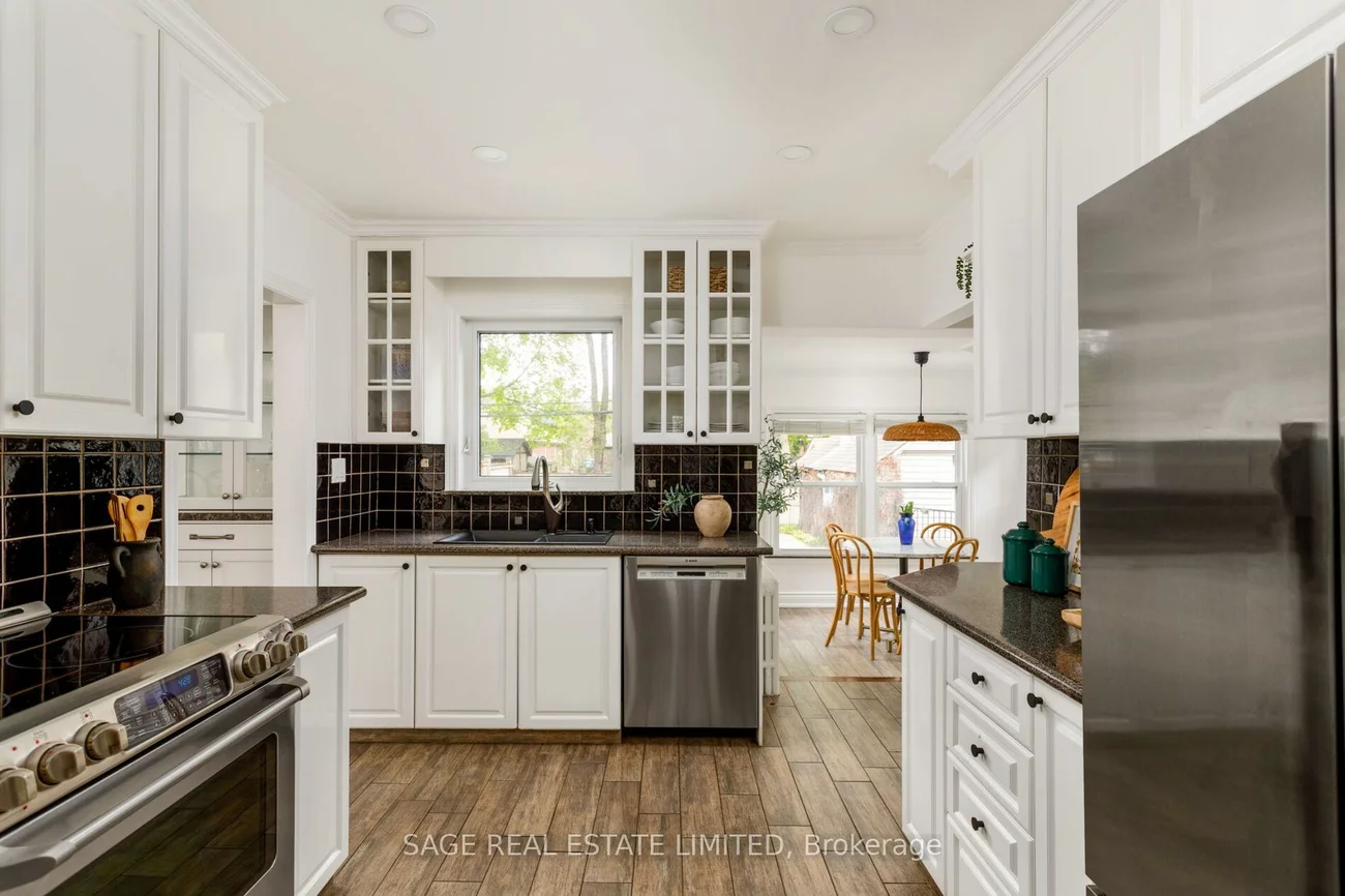 25, Cliveden, Stonegate-Queensway, Toronto