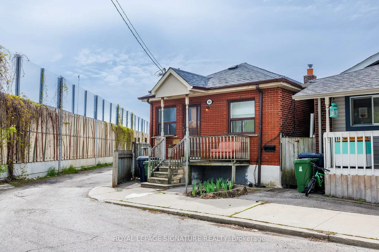 69, Nickle, Mount Dennis, Toronto