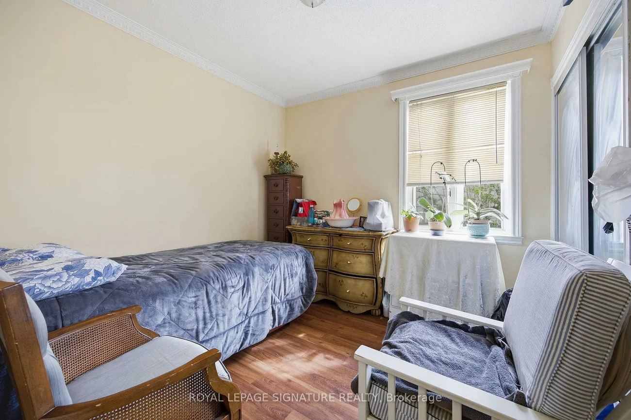 69, Nickle, Mount Dennis, Toronto