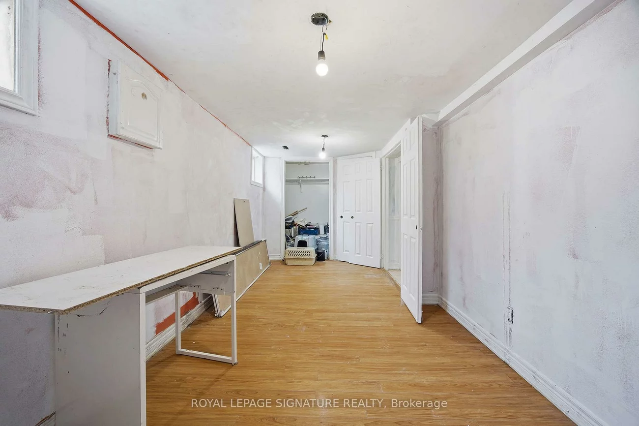 69, Nickle, Mount Dennis, Toronto