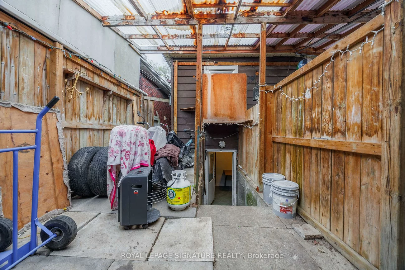 69, Nickle, Mount Dennis, Toronto