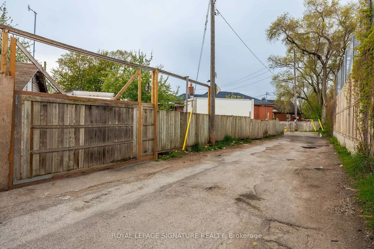69, Nickle, Mount Dennis, Toronto