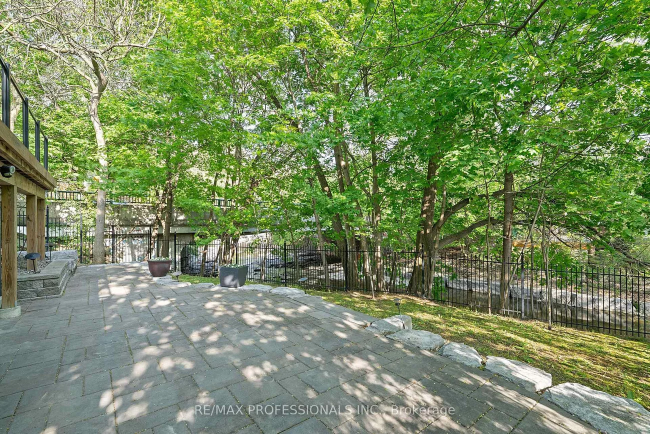 146, Thompson, Stonegate-Queensway, Toronto