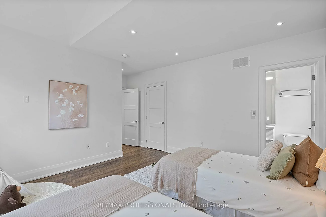 146, Thompson, Stonegate-Queensway, Toronto