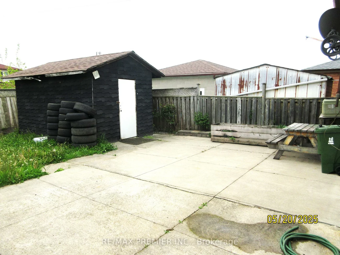 100, Snowood, Glenfield-Jane Heights, Toronto