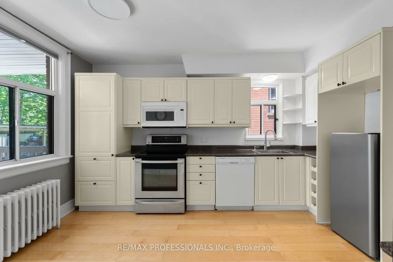 36, Gothic, High Park North, Toronto