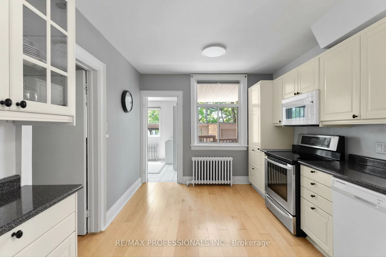 36, Gothic, High Park North, Toronto