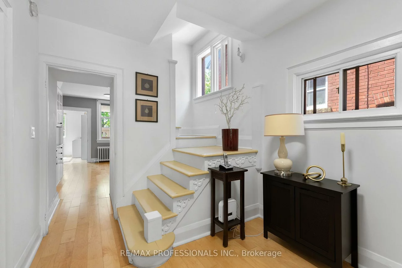 36, Gothic, High Park North, Toronto
