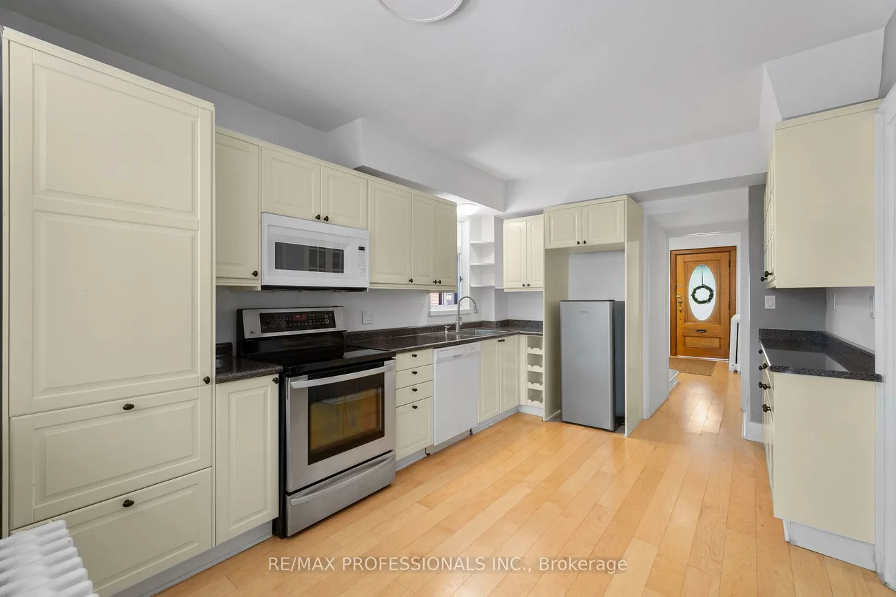 36, Gothic, High Park North, Toronto