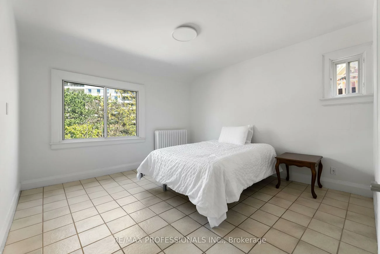 36, Gothic, High Park North, Toronto