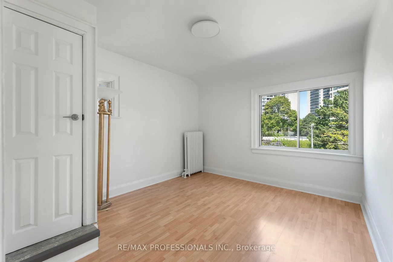 36, Gothic, High Park North, Toronto