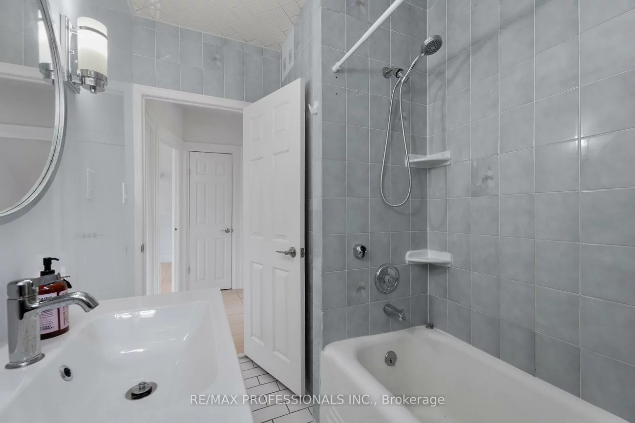 36, Gothic, High Park North, Toronto