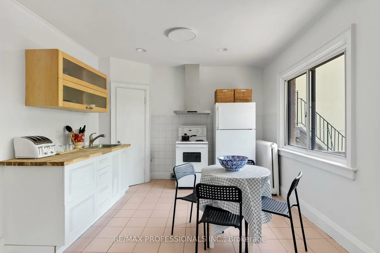 36, Gothic, High Park North, Toronto