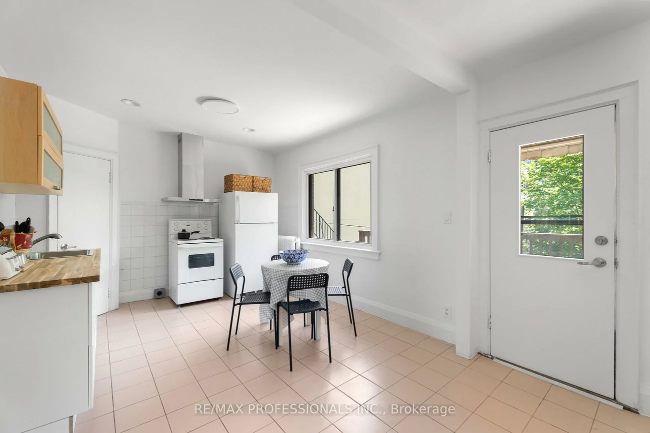 36, Gothic, High Park North, Toronto
